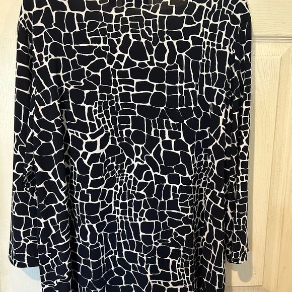 NWOT Susan Graver Navy and White Liquid Knit Top - Picture 2 of 6